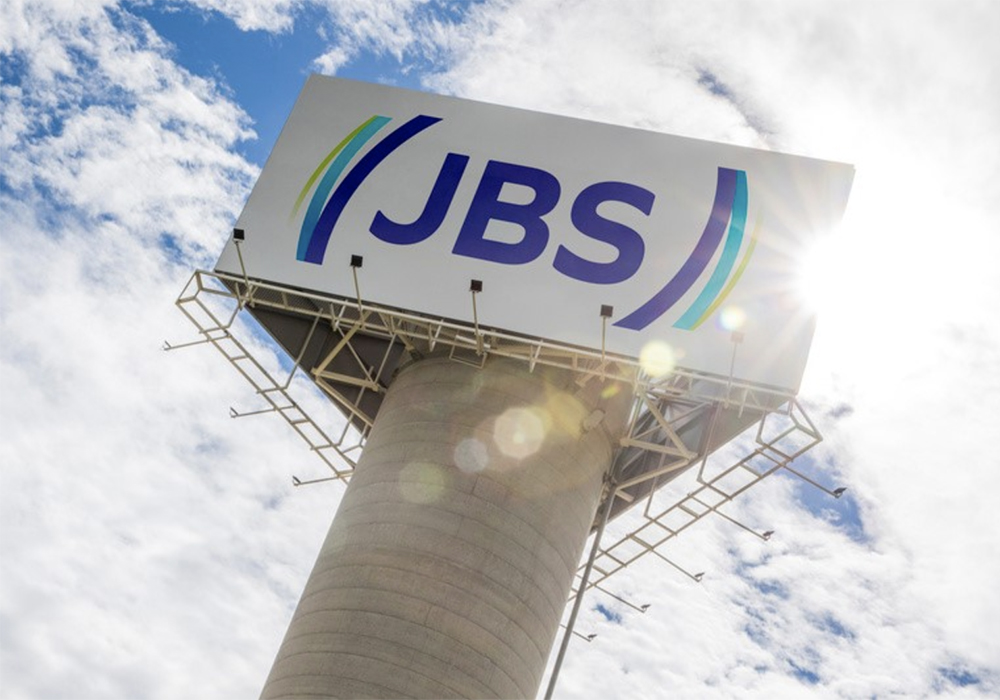 Prosecutors said in a briefing that six percent of JBS’s audited cattle purchases came from farms potentially blacklisted for environmental or human-rights violations, down from nearly 17 percent in the previous auditing cycle and as much as 32 percent in the prior one. | Screencap via jbs.com.br