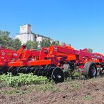 Kuhn updated its Dominator combination disc rippers that cut residue, remove soil compaction and provide a flat field finish. | Kuhn photo