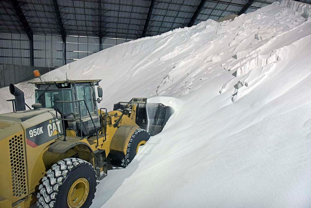 Canadian farmers don't need to panic, but they should be buying urea in the next six weeks or so, according to Noah Bishop, the urea product line manager at ADM Fertilizer, who spoke at Manitoba Ag Days in Brandon Jan. 17. | File photo