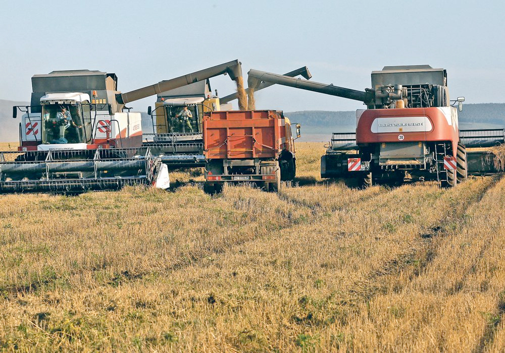 The USDA's Foreign Agricultural Service (FAS) has been way off the mark the past couple of years with its early estimates for the Black Sea country. It initially pegged the 2023-24 crop at 81.5 million tonnes in May 2023. Its most recent forecast calls for 91 million tonnes of production. Many analysts think it will end up closer to 100 million tonnes. | Reuters photo