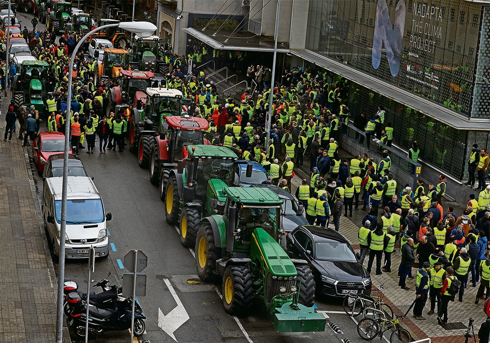 The farm protests that have pushed Europe to the brink this winter show how challenging it will be to devise programs that are both environmentally and financially sustainable.  |  Reuters/ Vincent West photo