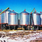Aeration and vigilant monitoring of bin moisture and temperature are farmers’ best bets when attempting to protect their grain from spoilage, particularly when outside temperatures fluctuate. | File photo