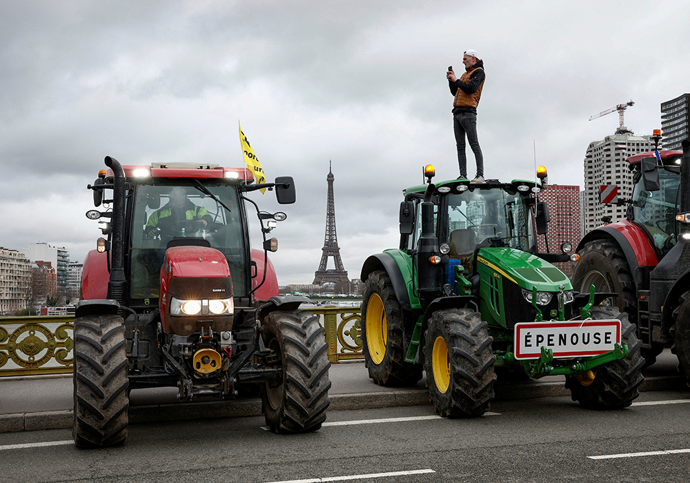 French farmers, who have pressured the government to obtain more aid, were spearheading the fight against international free trade deals, and CETA in particular, claiming it favours Canadian rivals whose environmental standards are looser. | Reuters/Benoit Tessier
