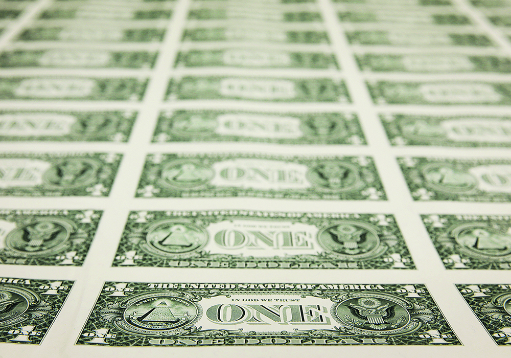 A rising U.S. dollar is a two-edged sword for Canadian crop exporters. It could give Canadian exports a competitive advantage, but it also drives up the cost of importing equipment and inputs priced in U.S. currency.  | Reuters photo