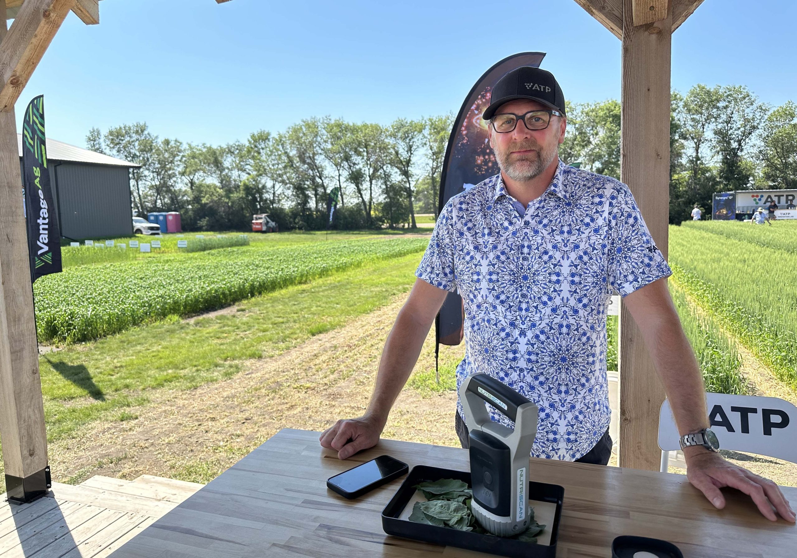 Dan Owen, director of agronomy for ATP demonstrates the leaf tissue function of his company's Nutriscan scanner. Photo: Don Norman