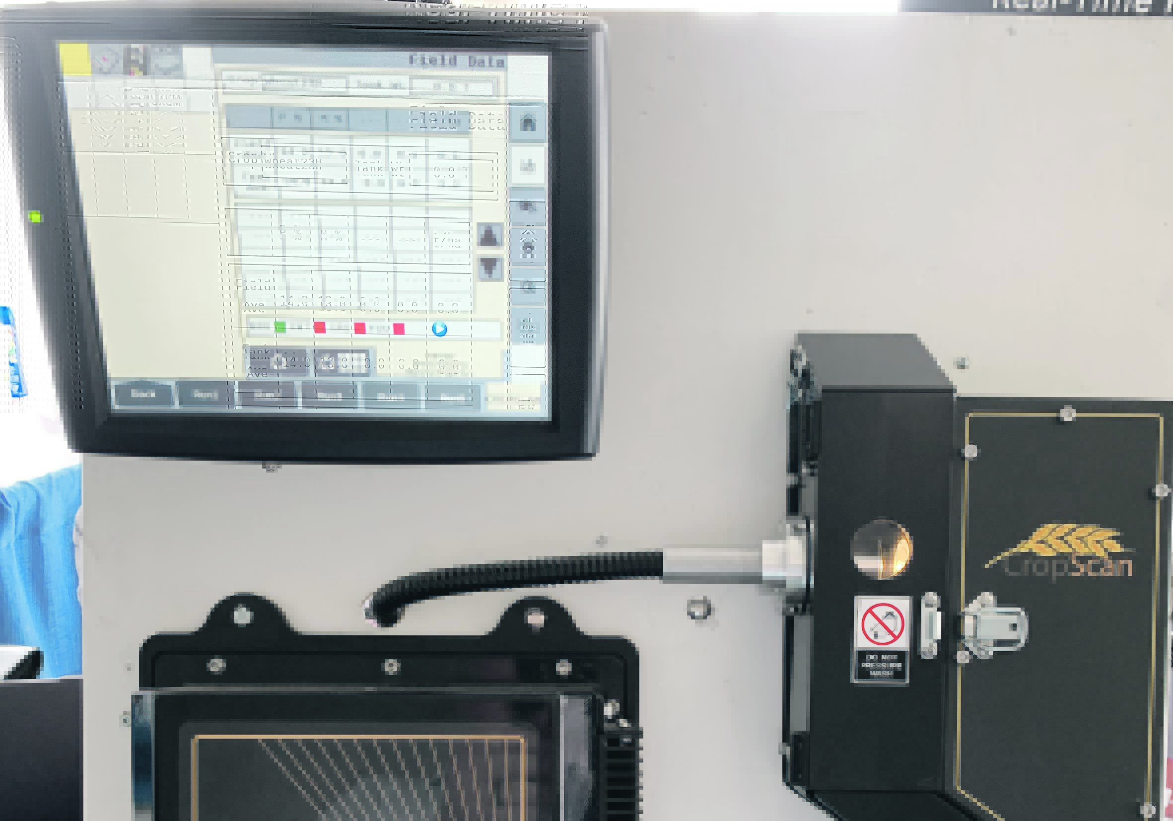 CropScan won an innovation award in the agronomics category at Ag in Motion this year for its CropScan 4000 VT that analyzes grain data points during harvest every three to five seconds. This information is used by the company’s N-Gauge app.  |  Paul Yanko photo
