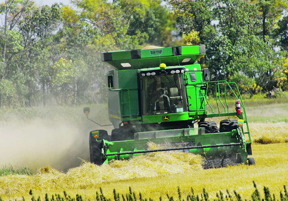 Web-based harvest cost calculators can help farmers figure out the cost of factors such as straw management, combine operation and grain storage.  |  Alexis Stockford photo