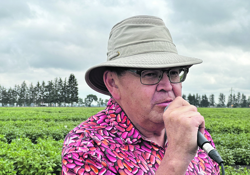 Dennis Lange, provincial pulse and soybean specialist with Manitoba Agriculture, recently spoke about Manitoba Pulse and Soybean Growers’ regional variety trials at Agriculture Canada’s research centre in Morden, Alta.  |  Don Norman photo