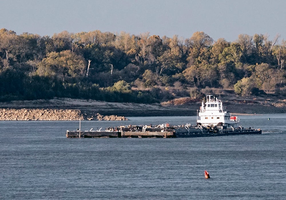 The increase in barge movement on the Mississippi River comes just as grain companies are scrambling to move the second-largest U.S. soy crop before newly harvested Brazilian soy floods the market early next year.  |  Reuters photo