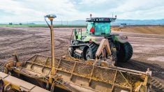 PTx Trimble’s new WM-FieldForm system allows farmers to complete drainage operations from initial planning and mapping right through to the implement control necessary to carry out drainage plans. | PTx Trimble photo