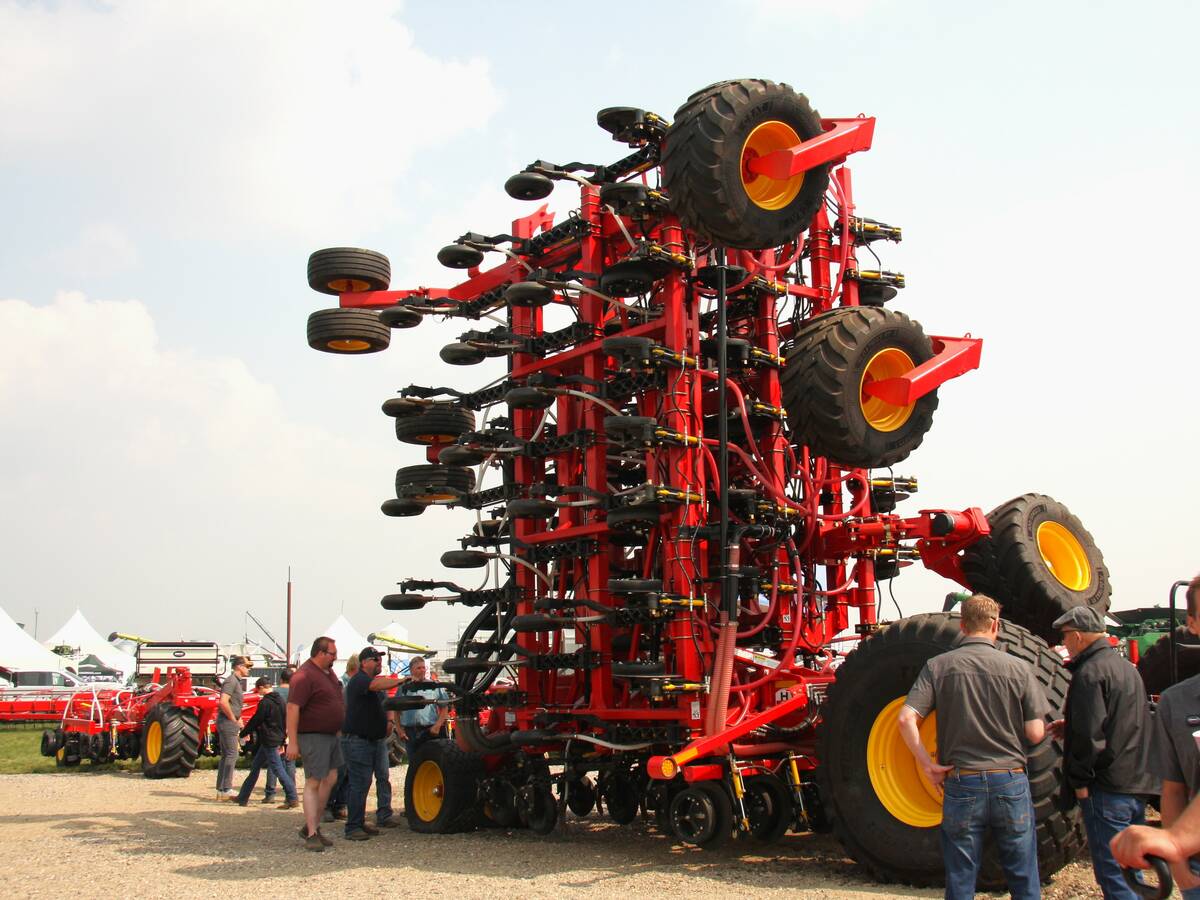 Bourgault ParaLink Hoe Drill showing mid-row banders and hoe shank configuration at Ag in Motion 2025. Photo: Janelle Rudolph