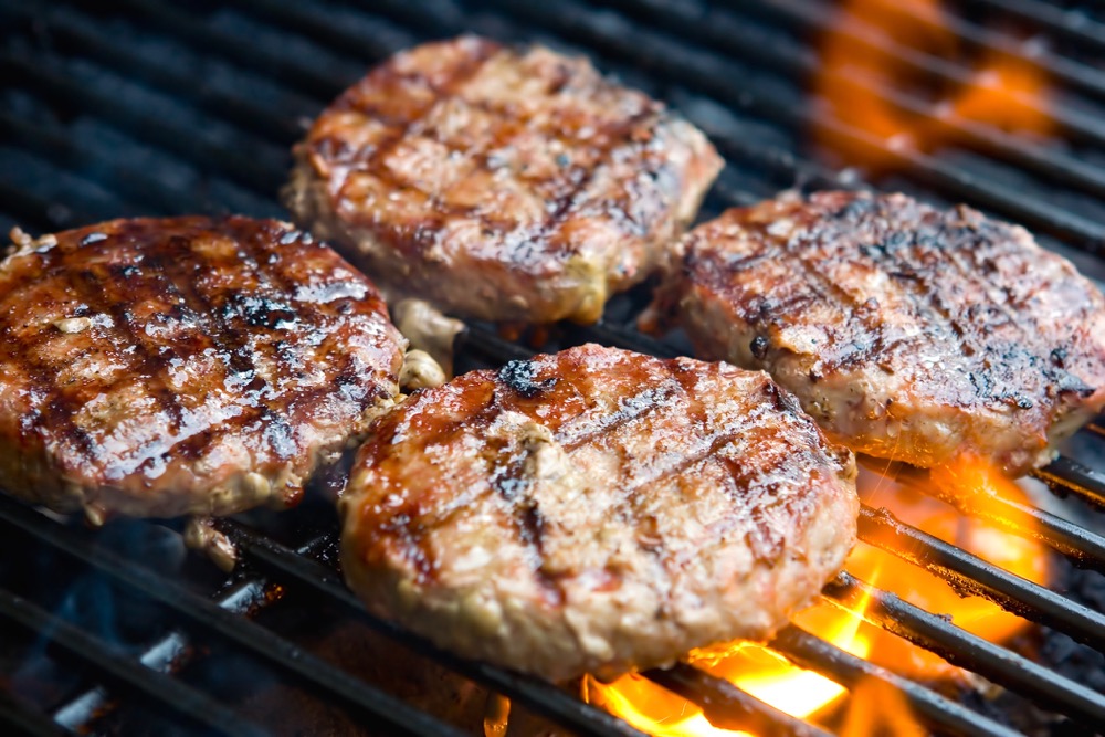 CME live cattle futures turn lower, hogs gain modestly