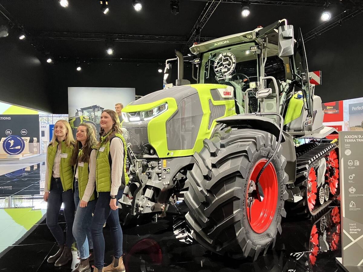 Claas Axion 9.450 tractor wins ‘Tractor of the Year’ at Agritechnica 2025