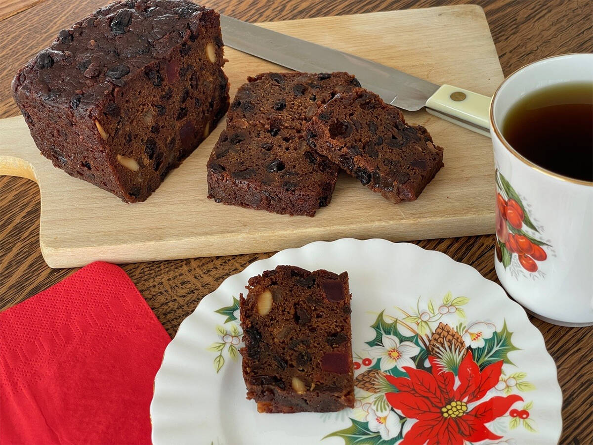 dark fruit cake