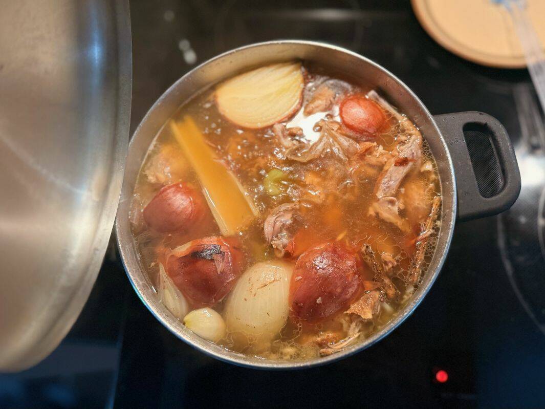 Step 3: Simmering bone broth